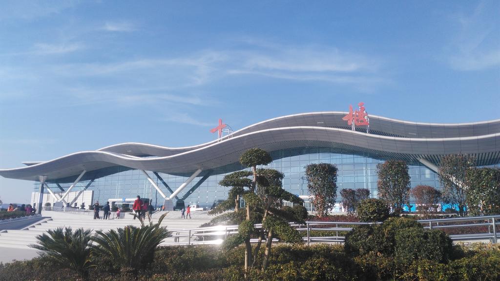 Wudangshan Yinjie Holiday Hotel Danjiangkou Zewnętrze zdjęcie