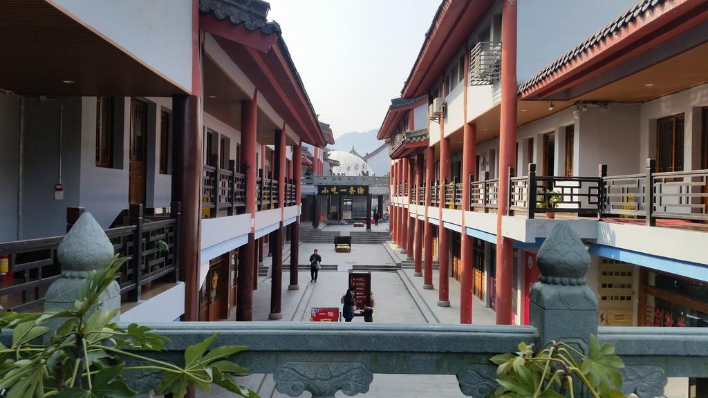 Wudangshan Yinjie Holiday Hotel Danjiangkou Zewnętrze zdjęcie