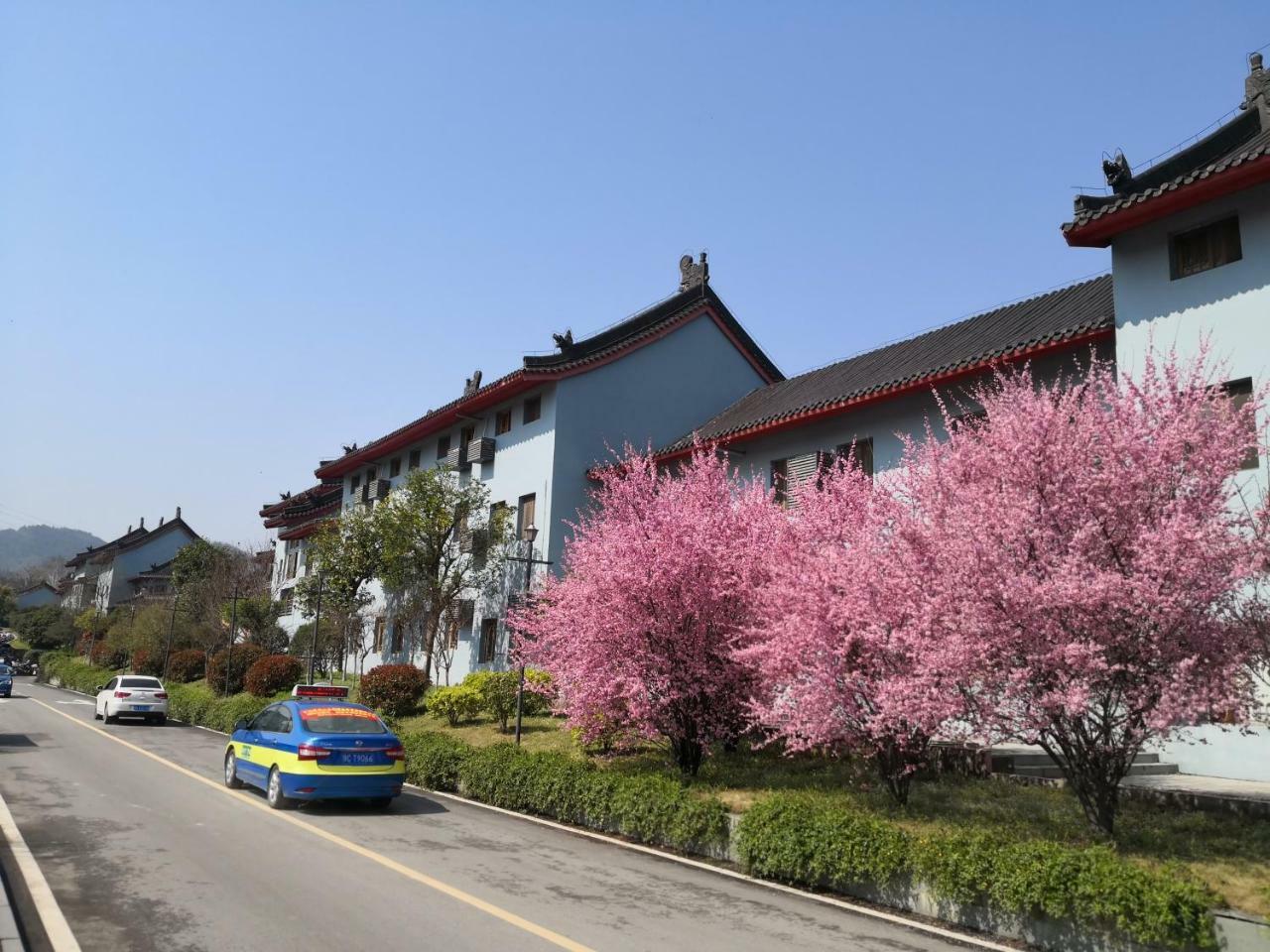 Wudangshan Yinjie Holiday Hotel Danjiangkou Zewnętrze zdjęcie